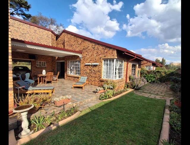3 BEDROOM TOWNHOUSE FOR SALE IN ALBERTON NORTH